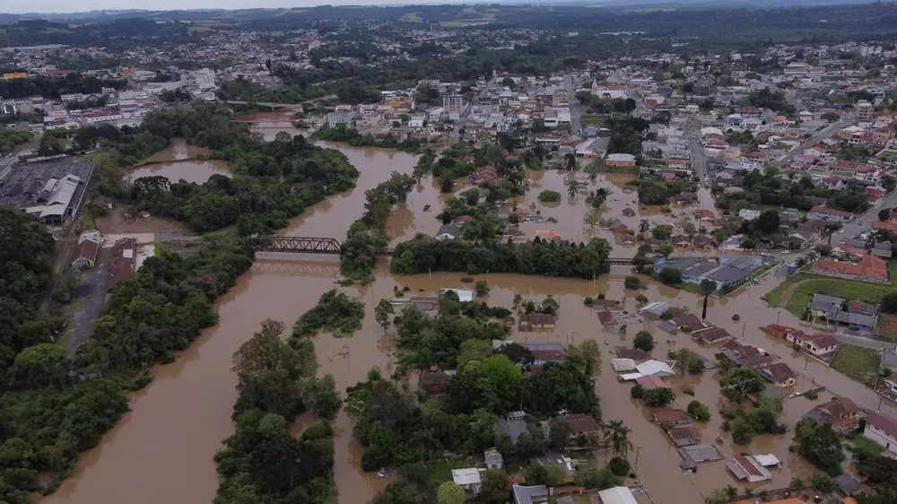 Nível do rio diminui, mas a situação ainda é crítica em Rio Negro